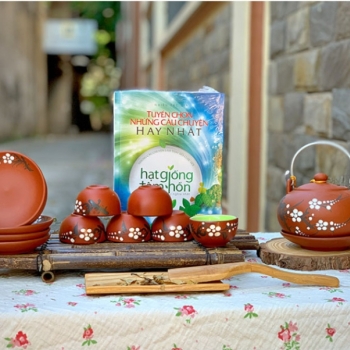 Ấm tử sa quai nhôm chấm đào