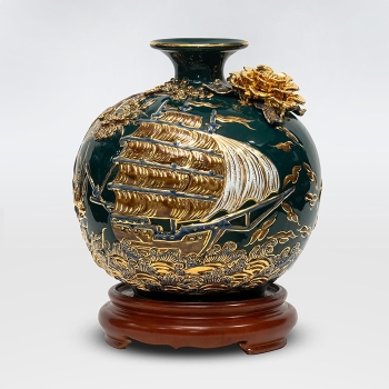 Bình hút lộc Thuận Buồm Xuôi Gió vẽ vàng men ngọc lục bảo