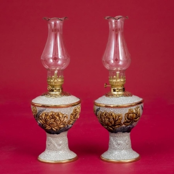 Đèn thờ váy vuông Sen đắp nổi men rạn cao cấp Bát Tràng