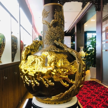 Độc bình Bát Mã Truy Phong mệnh Thổ