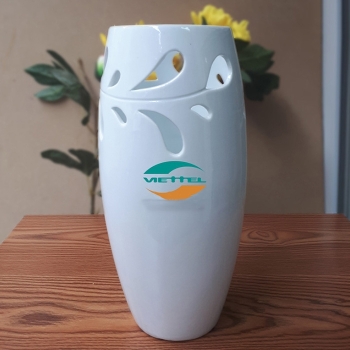 Lọ hoa sứ men trắng in logo dáng boom S1